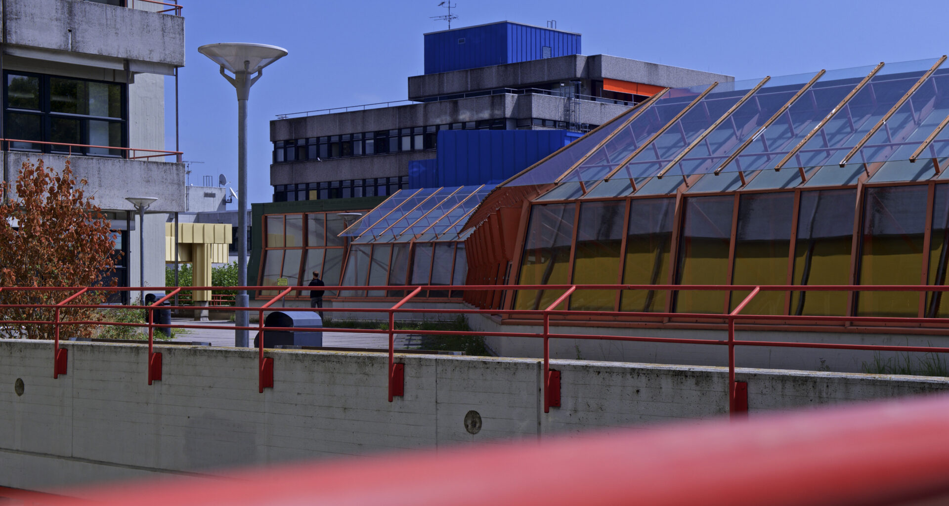 Das Foto zeigt ein Gebäude der Universität Konstanz.