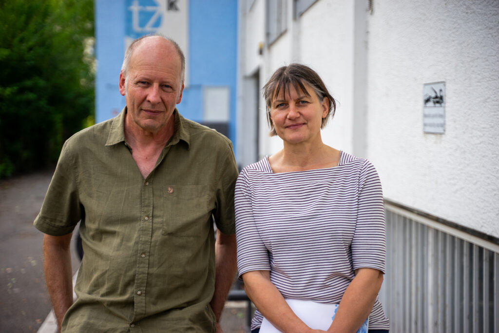 Das Foto zeigt Günther Schäfer und Sabine Seeliger vom Habitat Grenzbach.