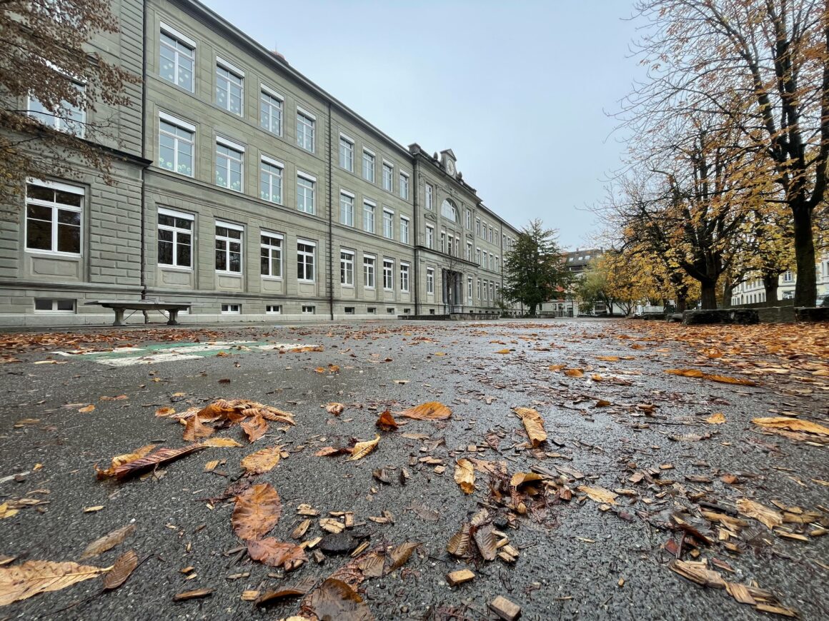 Das Foto zeigt die Konstanzer Wallgutschule im Herbst 2023.
