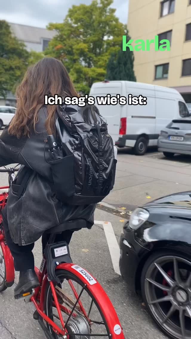 🚪Wir gehen rein! Damit du in zehn Minuten weißt, was in fünf Stunden diskutiert wurde, gibts das Gemeinderatsbriefing auf unserer Website. Ohne Paywall, für alle frei zugänglich! 🔗 Link in Bio.
👇 Das Wichtigste haben wir aber auch hier für dich zusammengefasst!
🏠 Mietpreisbremse: Appell nach Stuttgart @thelaend
Konstanz will in der Gebietskulisse zur Mietpreisbremse bleiben und fordert das per Resolution von der Landesregierung. Andernfalls könnten zentrale Instrumente zur Regulierung der Mieten wegfallen.
🎆 @konstanzer_seenachtfest ohne Seestraße
Das Seenachtsfest findet bis 2029 weiterhin statt. Neu ist eine Drohnen-Pre-Show. Die Seestraße soll dafür nicht mehr Veranstaltungsfläche sein, sondern als technische Startfläche dienen. Ein Bürger:innenrat wird künftig vor der nächsten Ausschreibung einbezogen.
🚕 Frauennachttaxi kommt testweise
Der Gemeinderat beschloss ein einjähriges Pilotprojekt für ein Frauennachttaxi. Frauen können nachts mit Gutscheinen vergünstigt oder kostenlos Taxi fahren. Die Debatte war emotional. CDU, FDP, Freie Wähler und der Oberbürgermeister stimmten dagegen, eine knappe Mehrheit aus FGL&Grüne, Linker Liste, SPD und dem Jungen Forum dafür.
🚸 Seeuferweg wird Erwin-Reisacher-Weg
Nach viel Hin und Her wird der Seeuferweg nun in Erwin-Reisacher-Weg umbenannt.
💸 Haushaltssperre gilt vorerst bis Jahresende
Nur zwingend notwendige Ausgaben sind erlaubt. Neue Projekte und freiwillige Leistungen müssen verschoben oder gestrichen werden. Die Verwaltung hat Investitionen in vier Dringlichkeitskategorien eingeteilt. Im November wird weiter beraten.
🔄 Prämie für Wohnungstausch beschlossen
Der Gemeinderat will mit einer Tauschprämie ältere Menschen zum Umzug in kleinere Wohnungen motivieren. So sollen größere Wohnungen für Familien frei werden. Das Modell wurde einstimmig beschlossen, viele betonten aber auch die Grenzen der Maßnahme.
👉 Was hältst du von den Entscheidungen? Schreib’s in die Kommentare oder teile das Briefing mit Menschen, die’s interessieren könnte!
🔗 Link in Bio.
#konstanz #gemeinderat #seenachtsfest #erwinreisacher #karlakonstanz #bodenseeliebe #mietpreisbremse