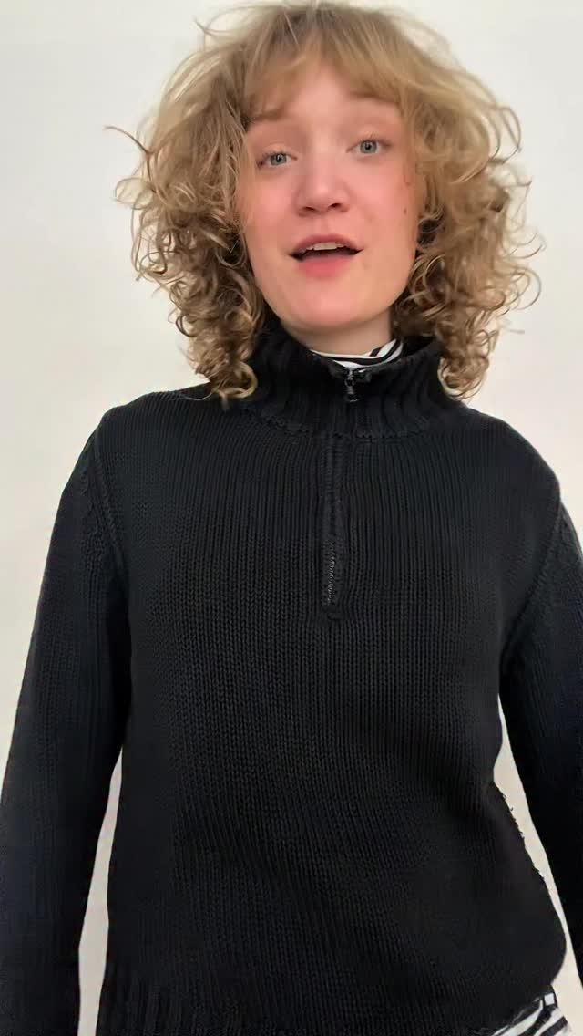 ⭐️ANNAS TOP 3 FAVORITES⭐️

Hier präsentiert dir @anna.rge ihre persönlichen Highlights aus „karla geht aus" – unseren Ausgehtipps für‘s Wochenende. 

📍DONNERSTAG: Die Theatergruppe des Seniorenzentrums Bildung+Kultur führt ihr Stück „Heldinnen im Himmel” im @theaterkonstanz auf. Hier treffen sich sieben berühmten Frauen, darunter Dichterinnen, Malerinnen und Forscherinnen im Himmel und blicken gemeinsam auf ihr Leben, die Liebe, Krisen und Erfolge auf Erden zurück. Die Spielerinnen entwickelten ihre Rollen und die Szenen unter theaterpädogischer Leitung selbst. 🕕 19 Uhr

📍FREITAG: @zebrakino zeigt den Film: „HAMNET“ – Hier wird William Shakespeares Geschichte aus der Sicht seiner Frau Agnes erzählt. Der Film zeigt, wie inmitten einer furchtbaren, persönlichen Tragödie eines der großen Dramen der Literatur entstand. 🕕 20:20 Uhr

📍SAMSTAG @kantinekn: @badlikelouis aus NRW meets BRING BACK THE LOVE aus Konstanz. Hier vereinen sich zwei bekannte Partyreihen des Landes. Zwischen Afro, Latin und Dancehall kannst du die ganze Nacht das Tanzbein schwingen! 🕺💃

🫵 Hast du noch mehr Tipps für’s Wochenende? Dann schreib uns dein persönliches Highlight in die Kommentare und teile ihn mit der karla #community!

Viel Spaß mit unseren Highlights und wir wünschen dir ein schönes #wochenende! 💚💜

#bodenseeliebe #karlamagazin